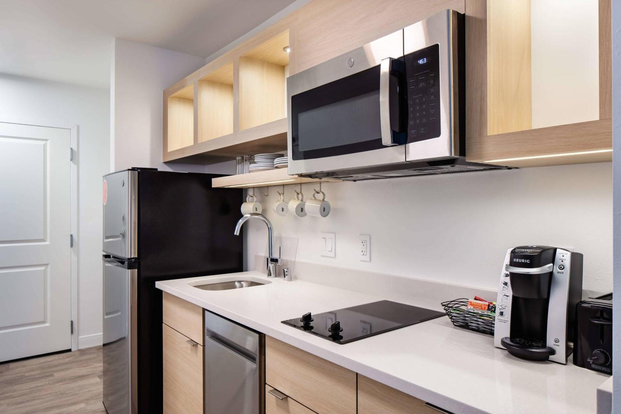Towneplace Suites By Marriott Milwaukee West Bend Esterno foto