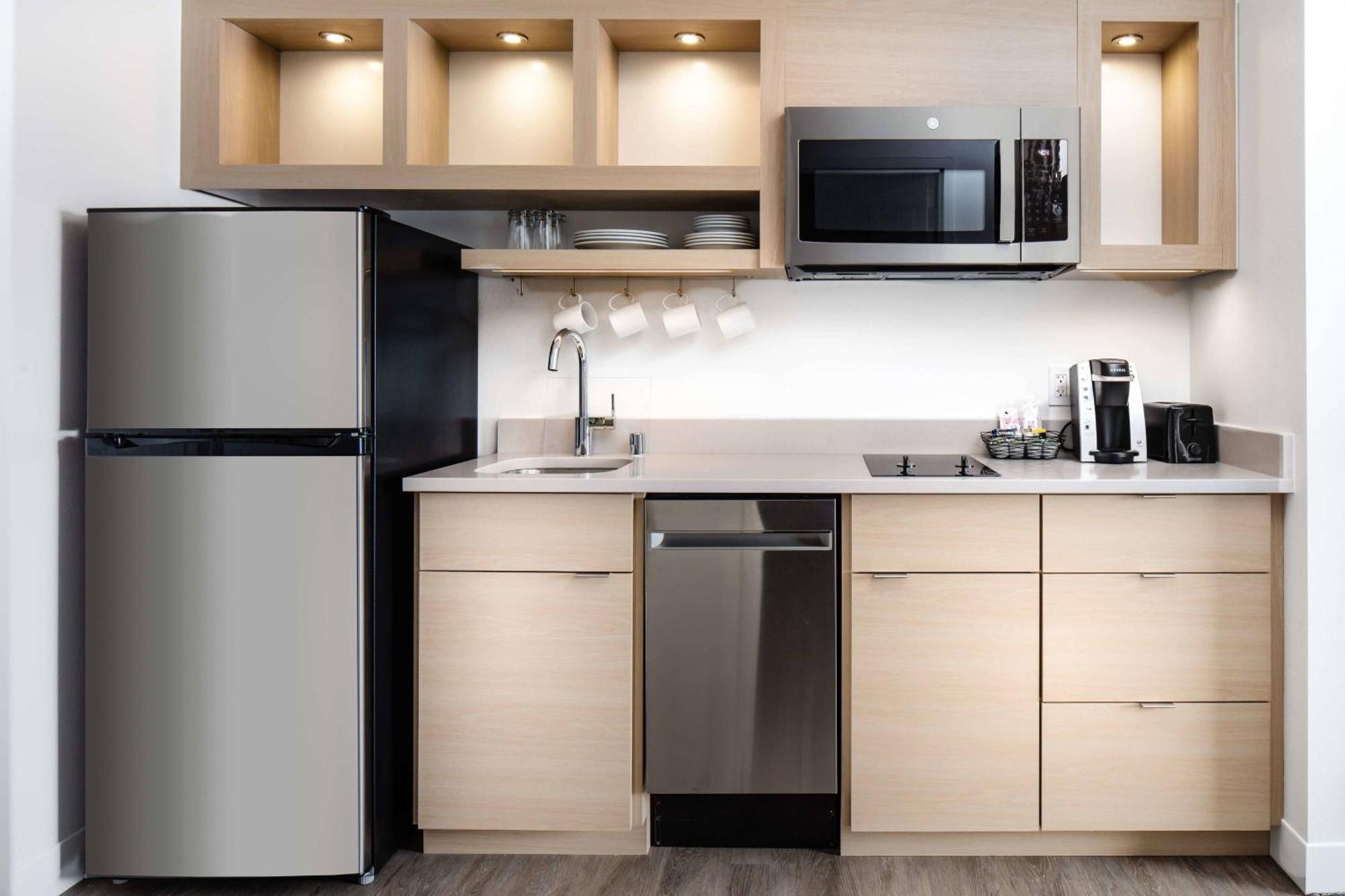 Towneplace Suites By Marriott Milwaukee West Bend Esterno foto