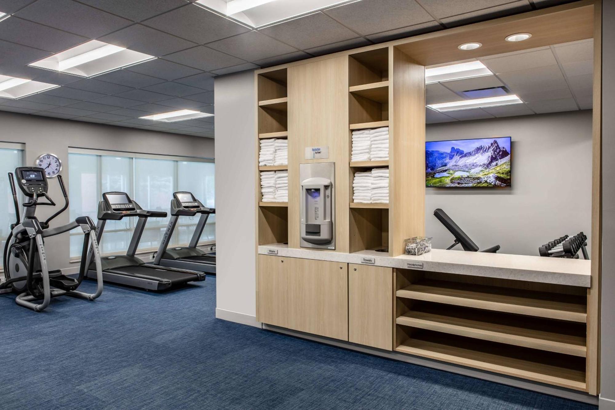 Towneplace Suites By Marriott Milwaukee West Bend Esterno foto