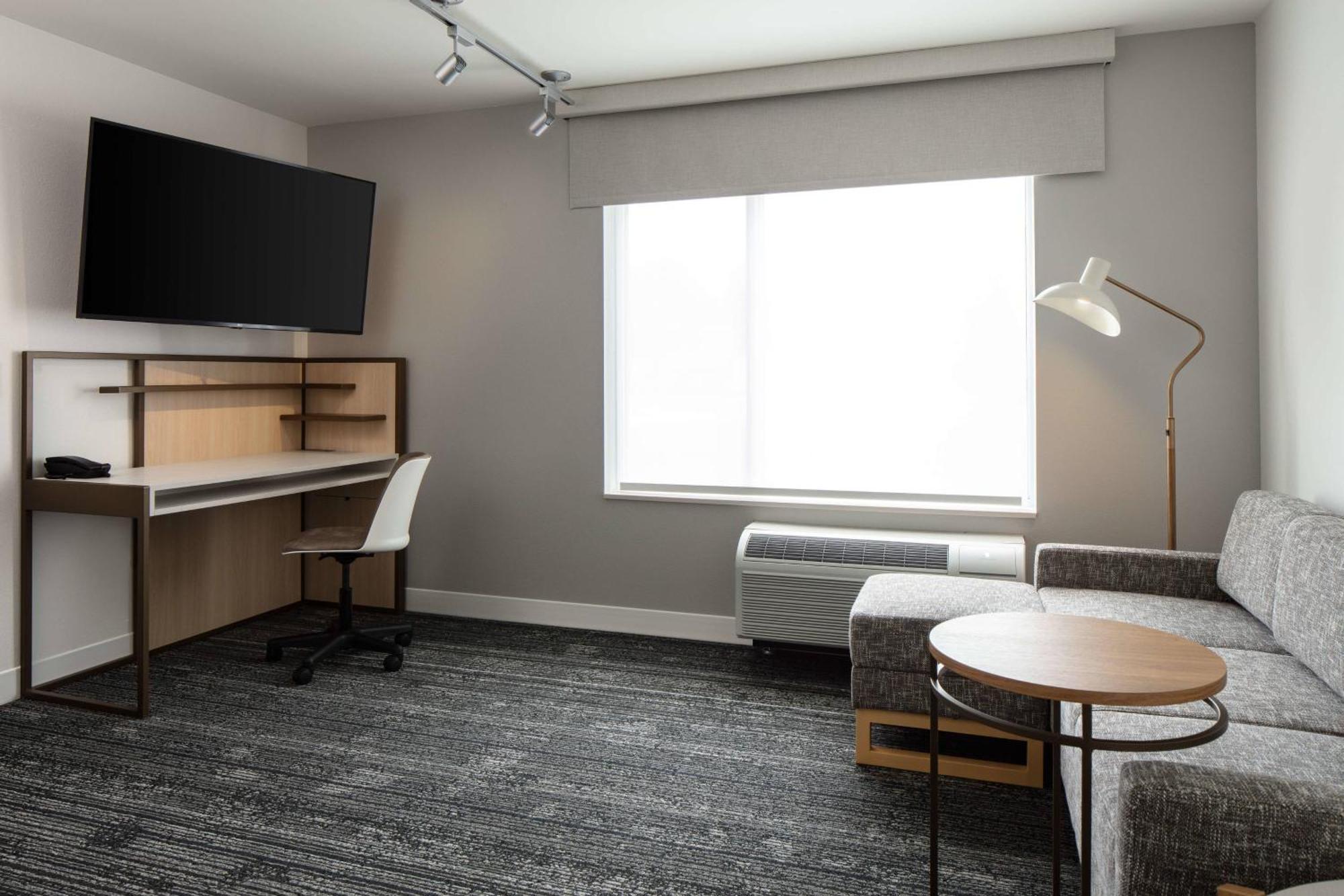 Towneplace Suites By Marriott Milwaukee West Bend Esterno foto