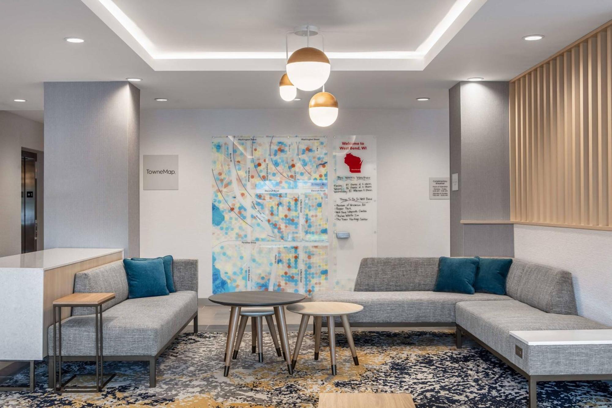 Towneplace Suites By Marriott Milwaukee West Bend Esterno foto